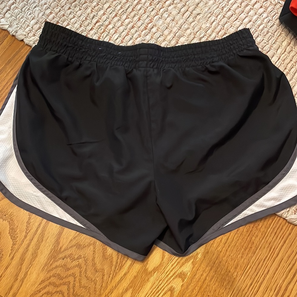 Running shorts - Picture 2 of 4
